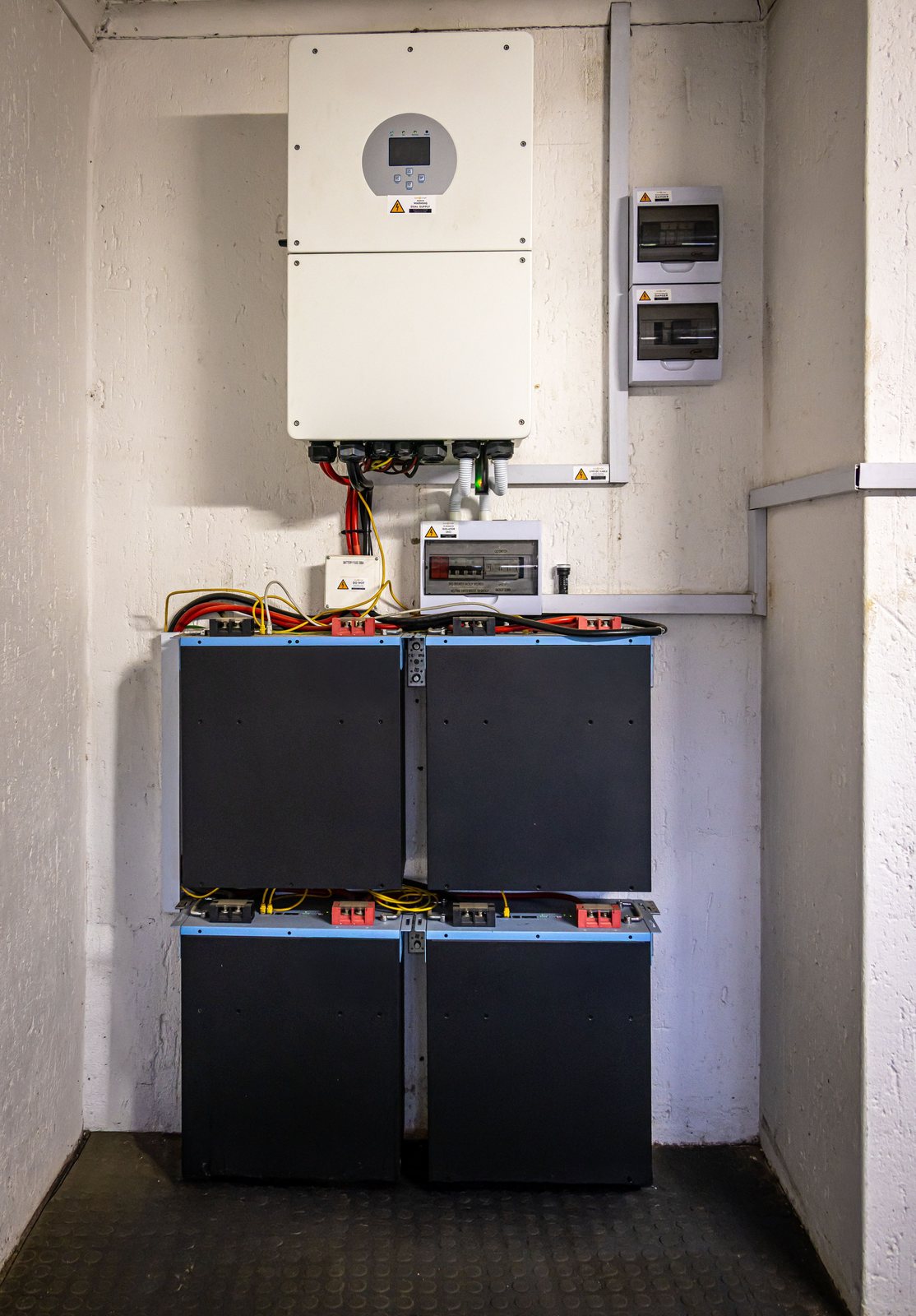 Hybrid A Hybrid ESS (EU)